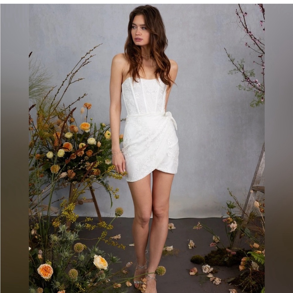 V Chapman Nigella Corset Side-Wrap Lace Mini Dress 
Size 8